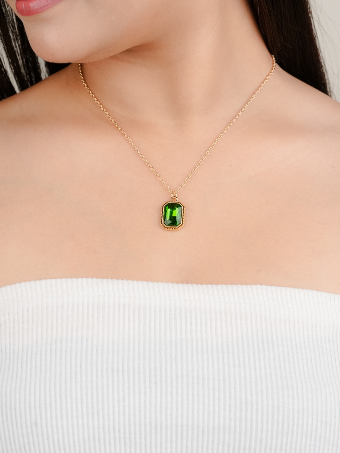 

Zeraki Jewels Gold-Plated Square Pendant With Chain