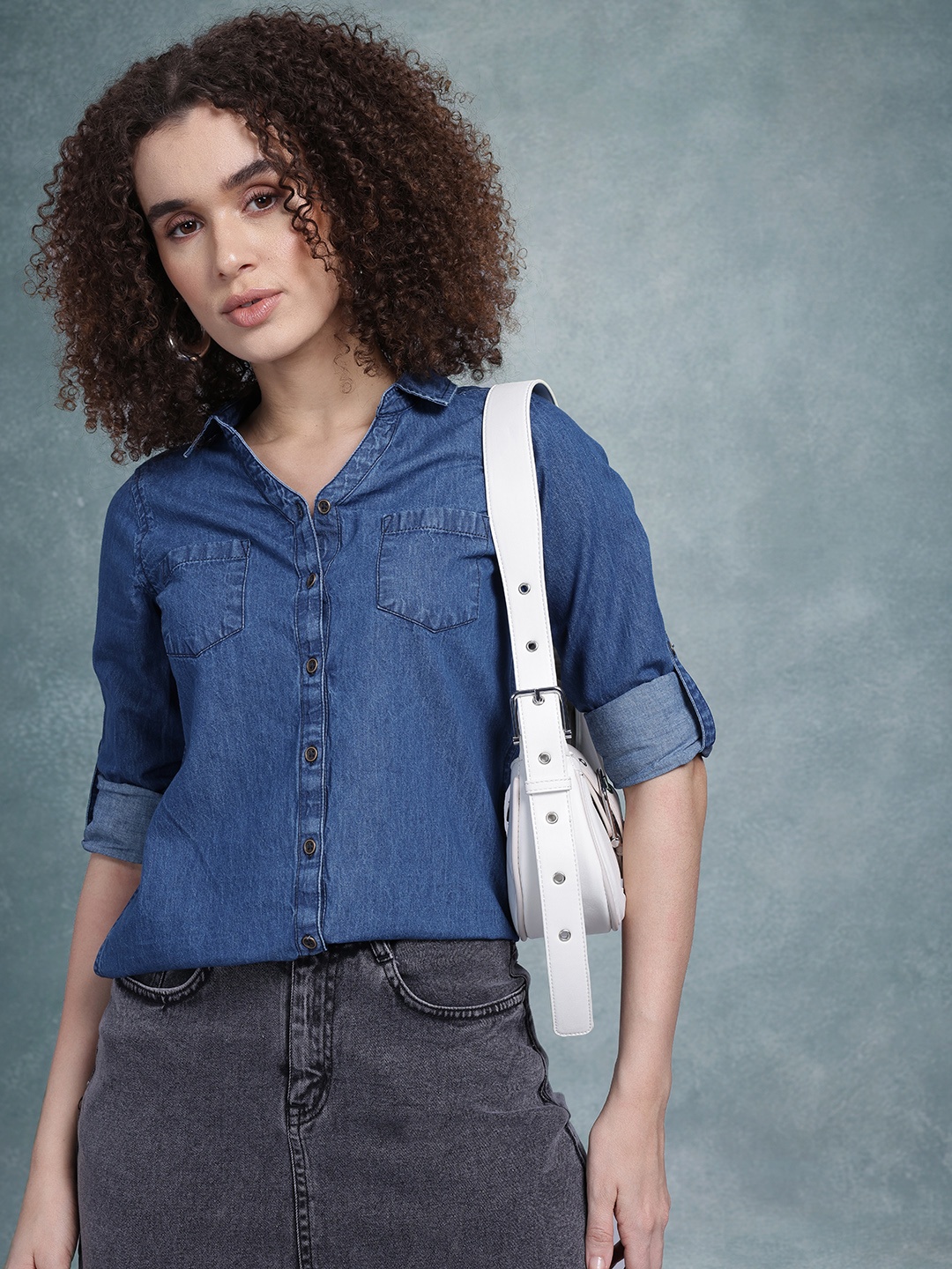 

The Roadster Lifestyle Co. Faded Roll Up Sleeves Denim Pure Cotton Casual Shirt, Navy blue