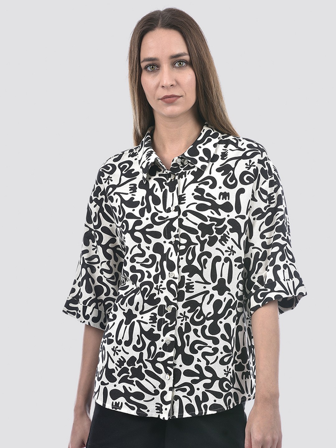 

ONLY Women Spread Collar Abstract Printed Casual Shirt, Black