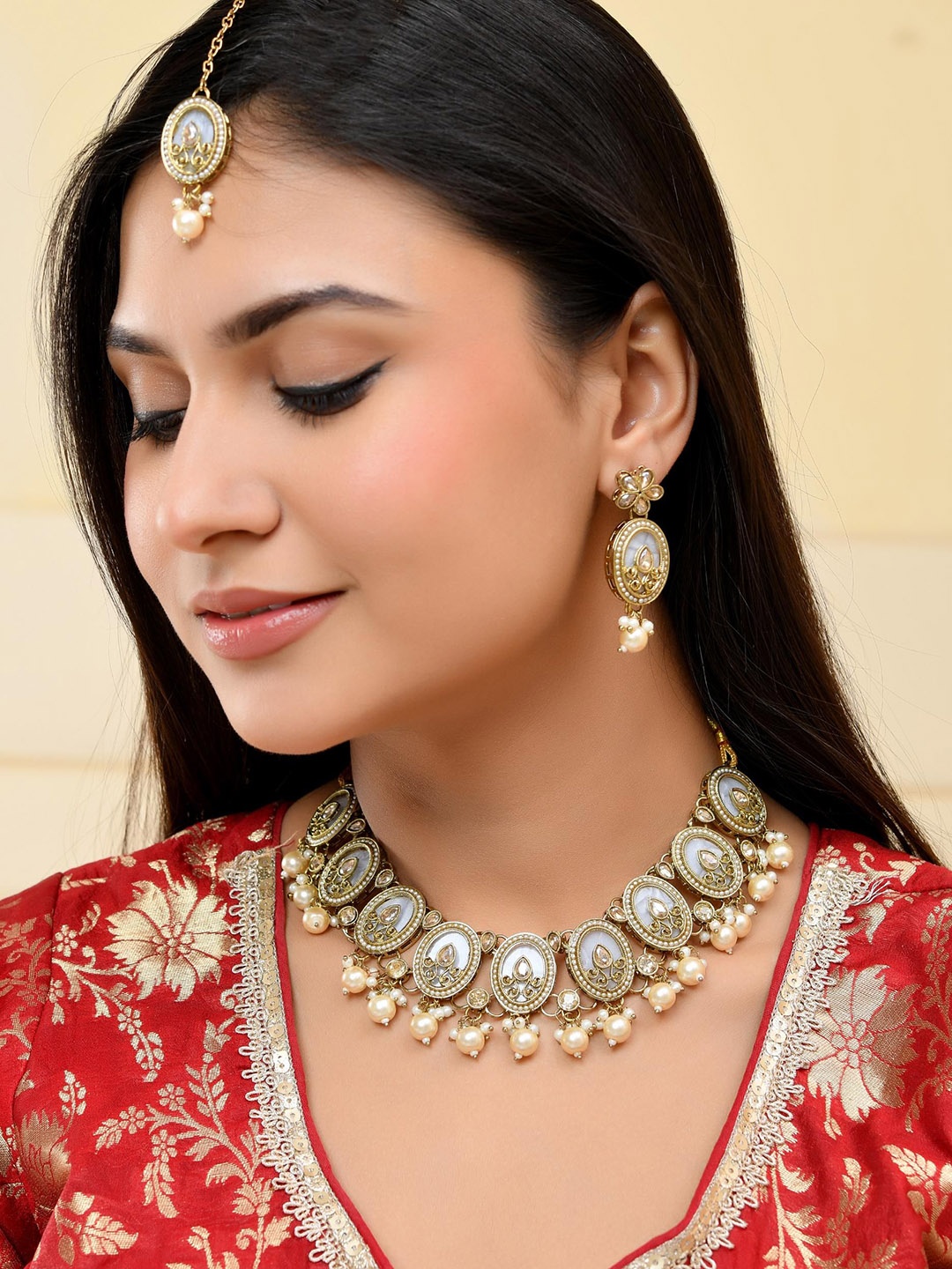 

VOJ Gold Plated Kundan Stone Studded & Beaded Jewellery Set