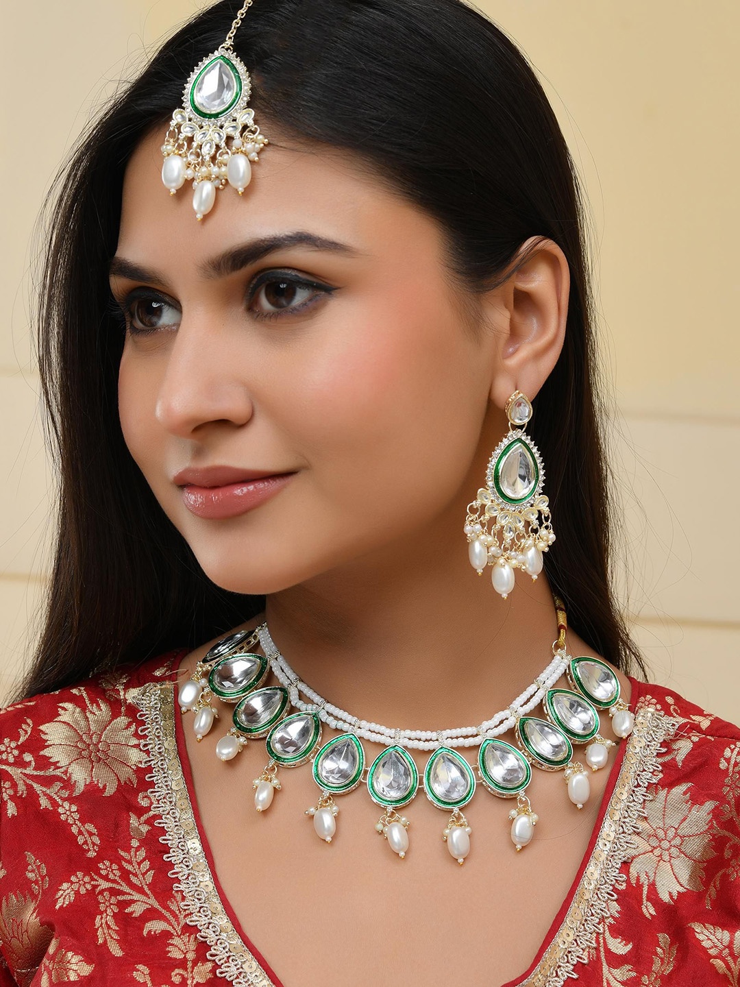 

VOJ Gold Plated Kundan Stone Studded & Beaded Jewellery Set