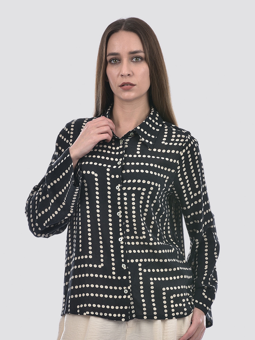 

ONLY Women Spread Collar Geometric Printed Casual Shirt, Black