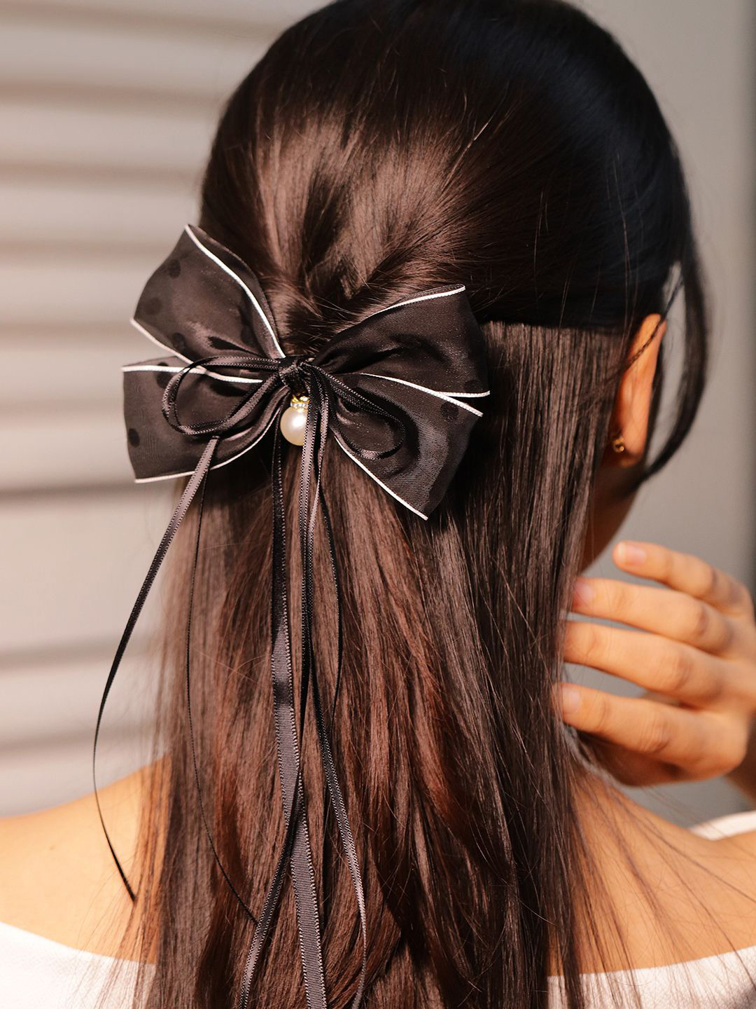 

Rubans Women Bow Alligator Hair Clip, Black