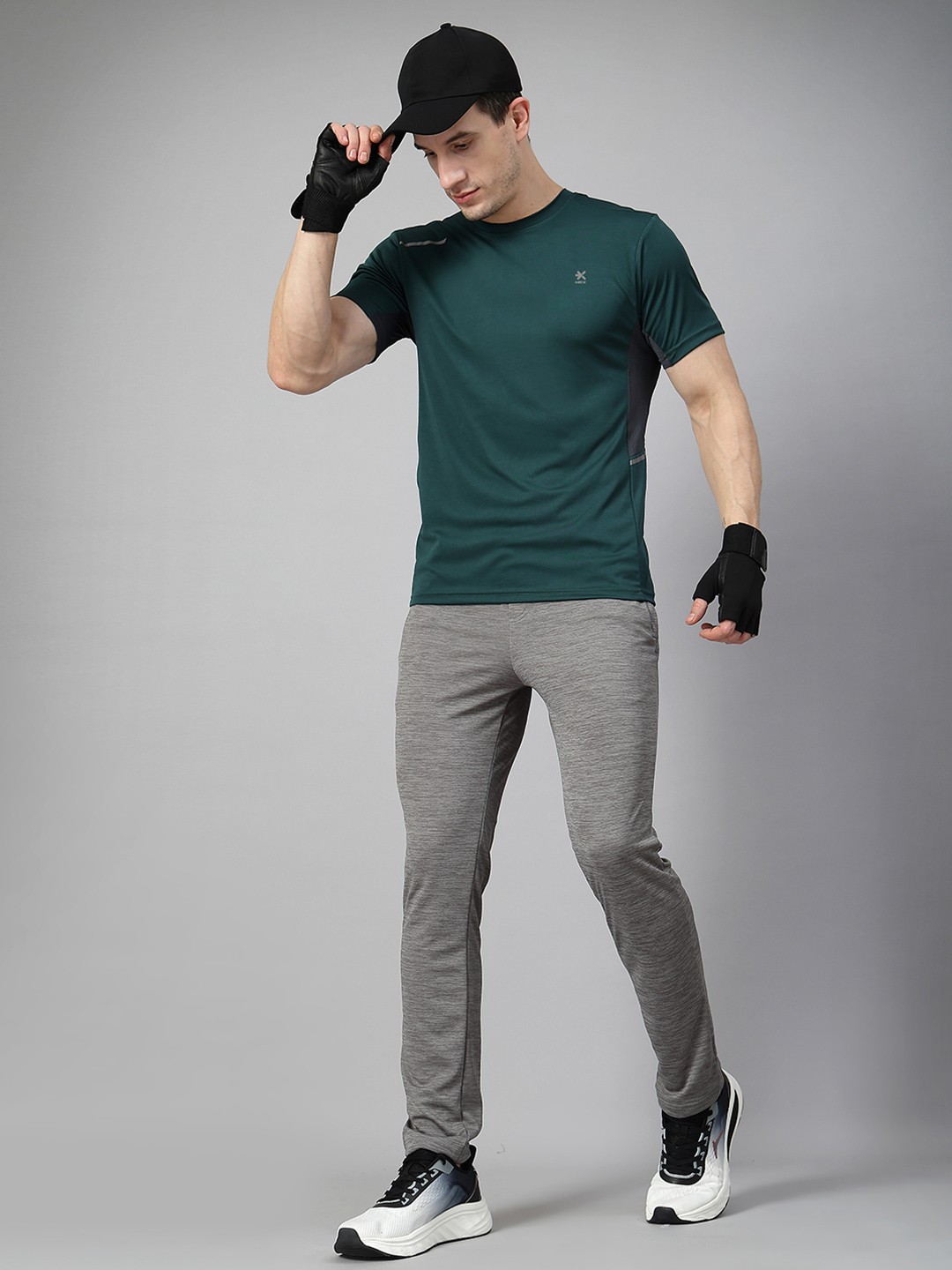 

HRX by Hrithik Roshan Men Solid Round Neck Slim Fit T-shirt, Green