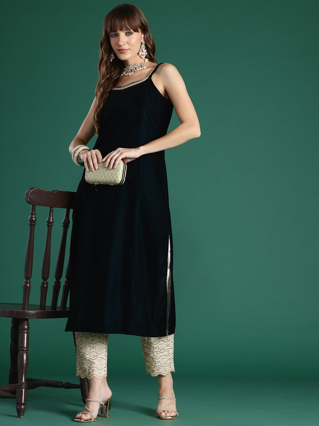 

Indo Era Women Sequinned Velvet Kurta, Teal