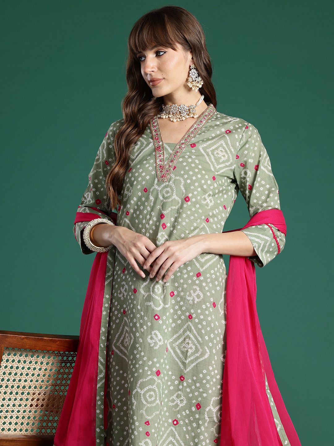 

Indo Era Bandhani Printed Thread Work Pure Cotton Kurta with Trousers & With Dupatta, Green