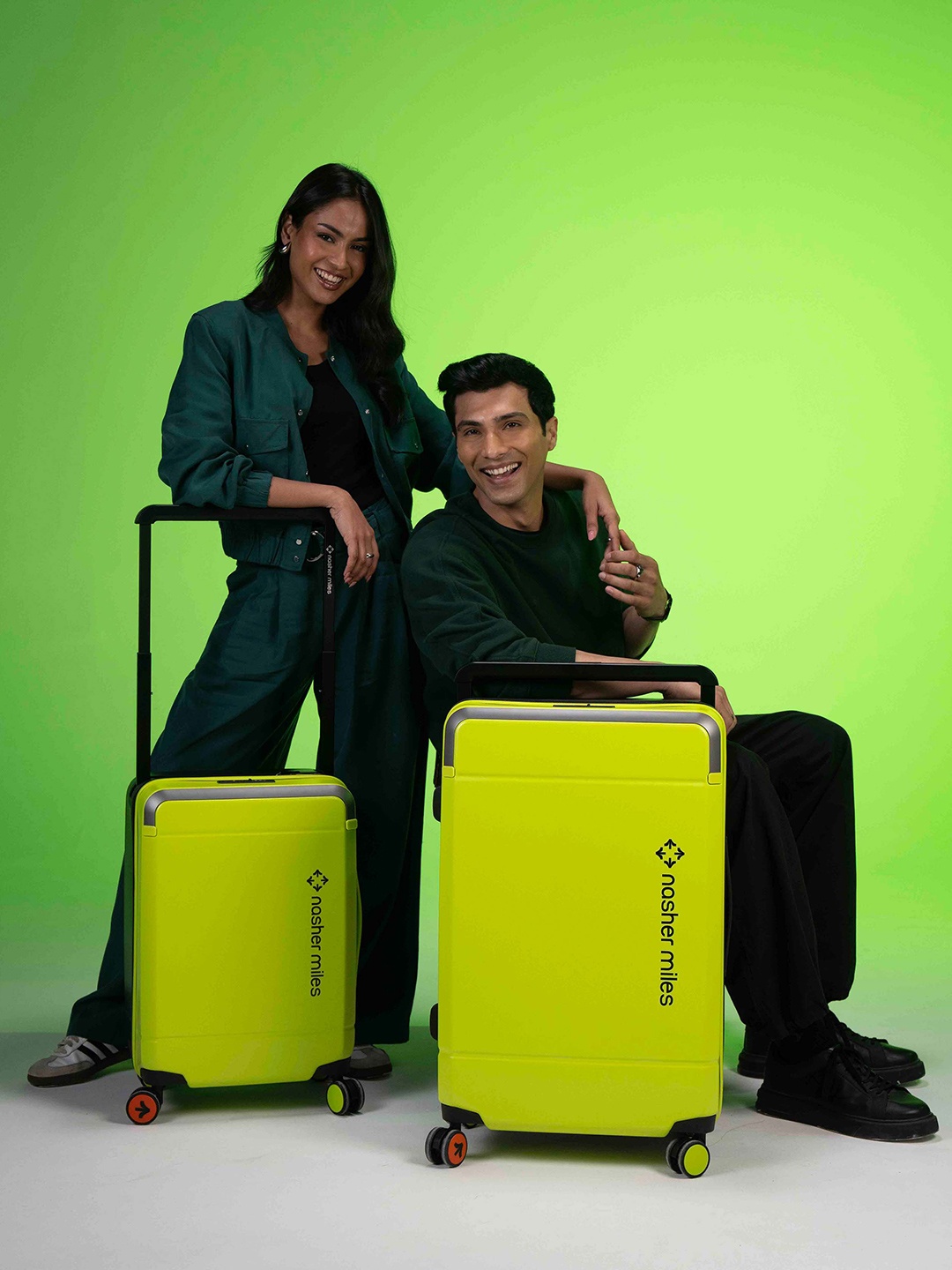 

Nasher Miles Oslo Polycarbonate Set of 2 S/M Neon Green Grey Trolley Bags 55 & 66 cm, Fluorescent green