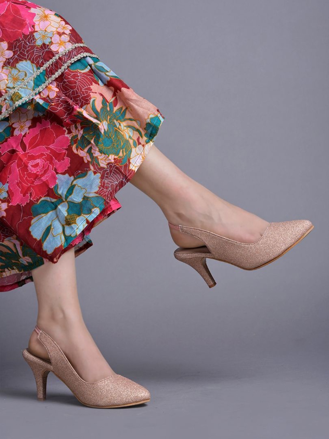 

DressBerry Party Kitten Sandals with Bows, Peach