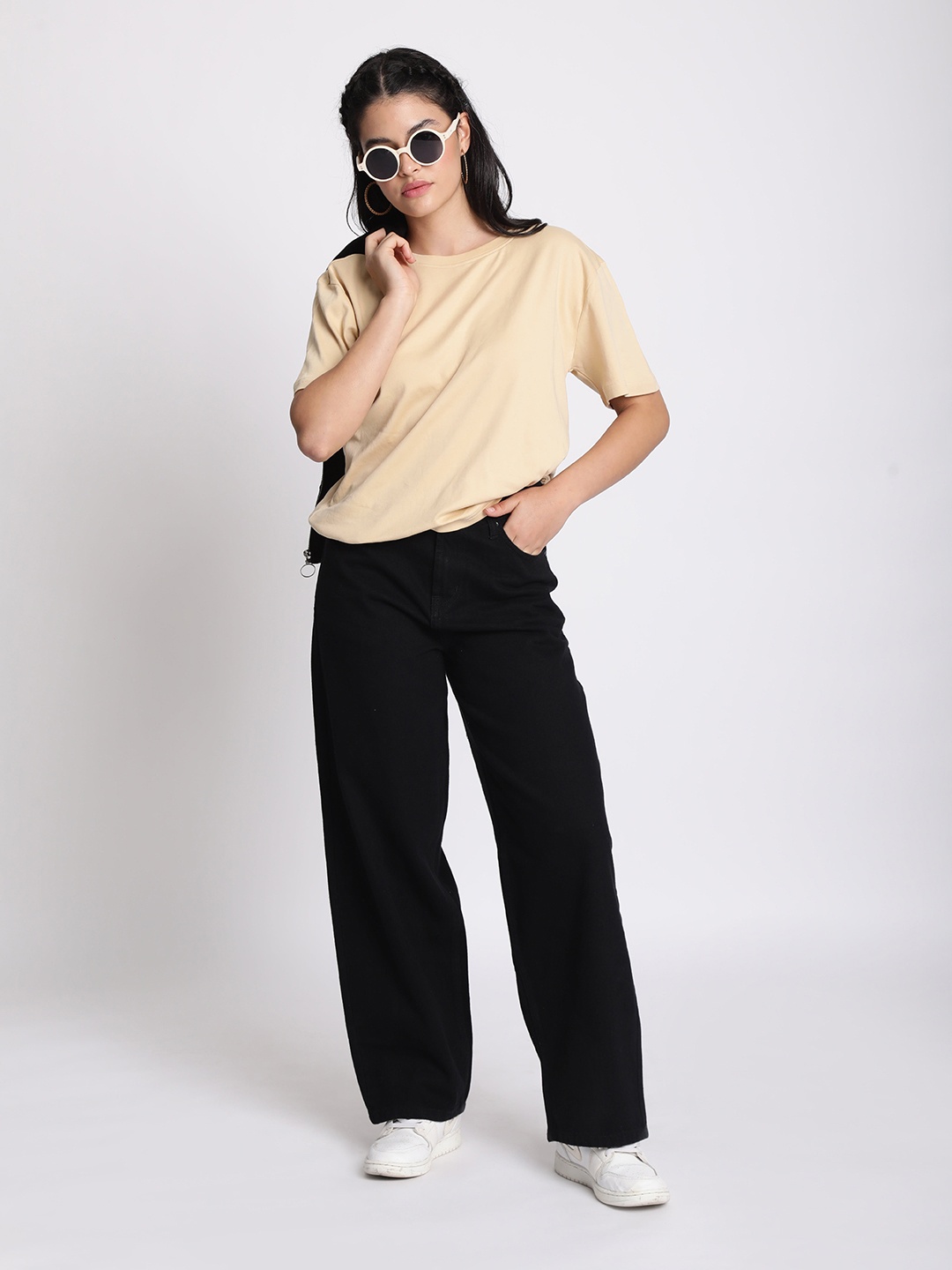 

The Roadster Lifestyle Co Women Baggy Fit Jeans, Black
