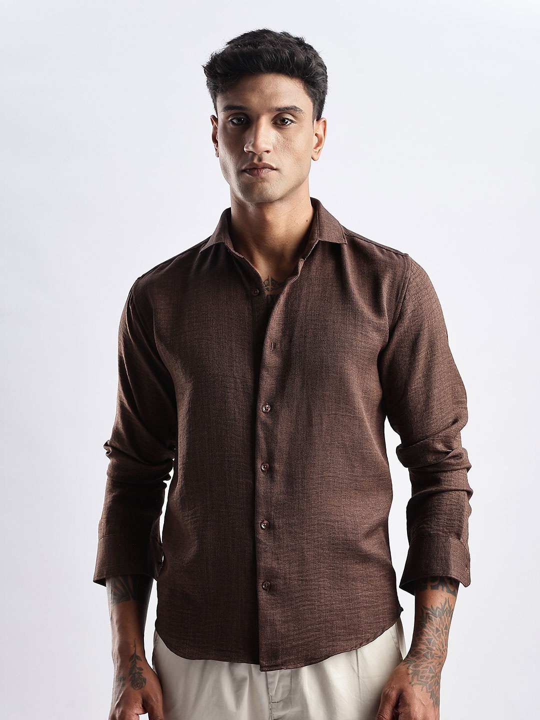 

NEVER NEUD Men Classic Fit Spread Collar Solid Casual Shirt, Brown