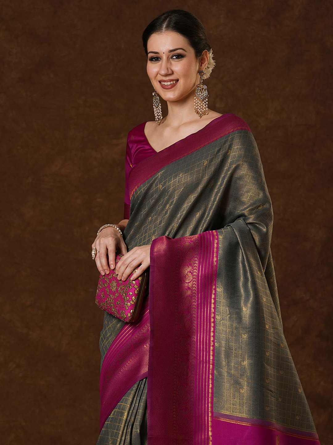 

Saree mall Checked Zari Silk Blend Kanjeevaram Sarees, Green