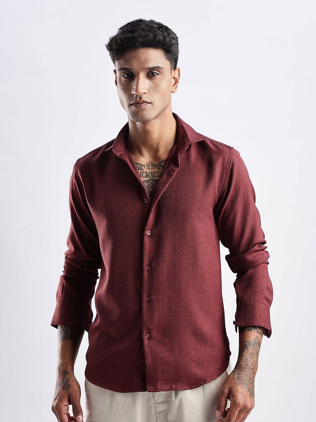 

NEVER NEUD Men Classic Fit Spread Collar Solid Casual Shirt, Maroon