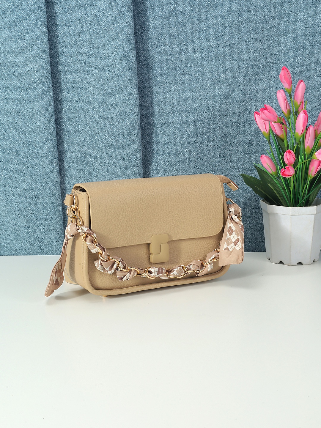 

Metro Women Textured Baguette Shoulder Bag, Beige
