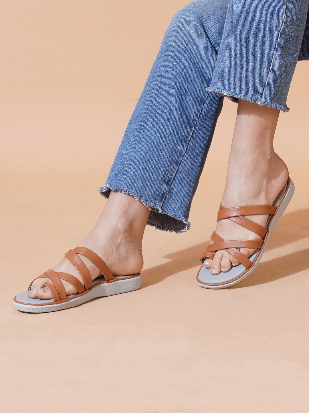 

PLANET WALK Women One Toe Flats, Tan