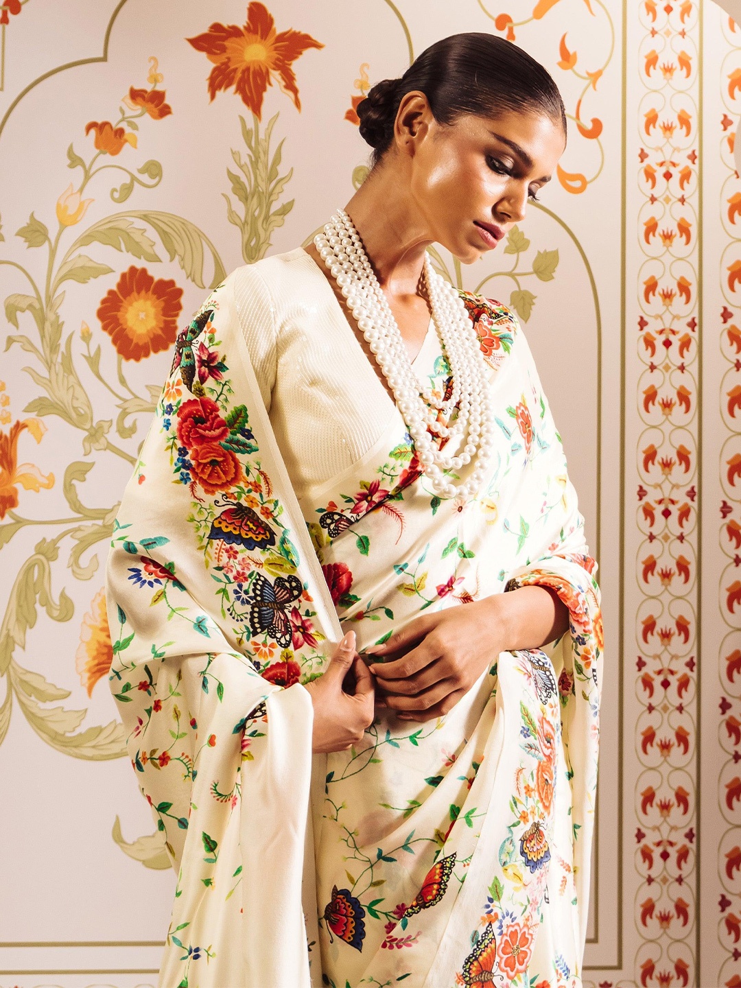 

Vintro japan Floral Printed Satin Saree, White