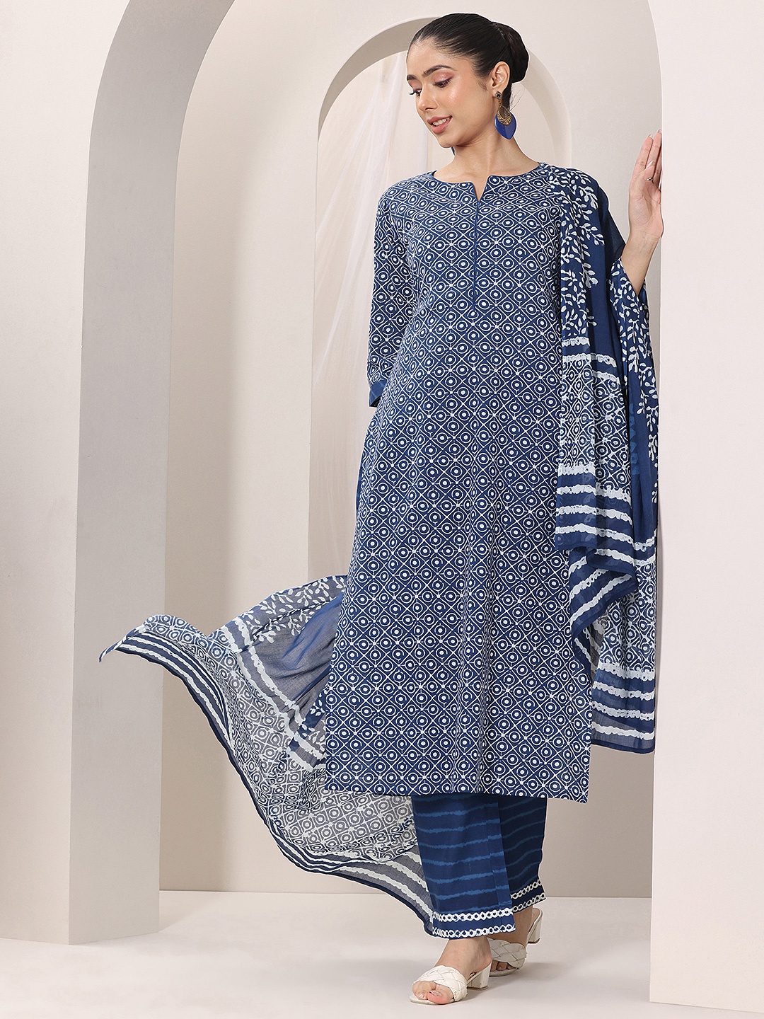 

Libas Geometric Printed Notch Neck Kurta With Trousers And Dupatta, Blue