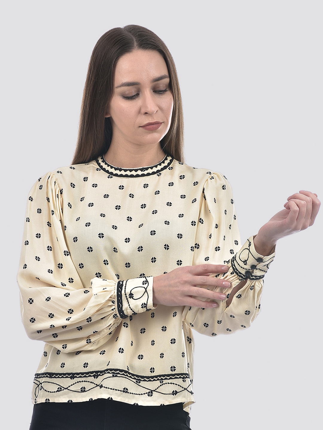 

ONLY Women Floral Printed Cuffed Sleeves Top, Beige