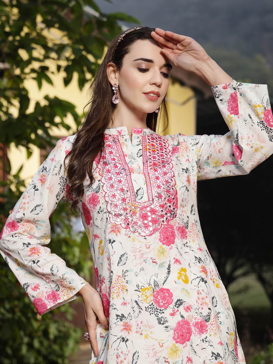 

Stylum Floral Embroidered Mandarin Collar Straight Mirror Work Kurta With Palazzos, White