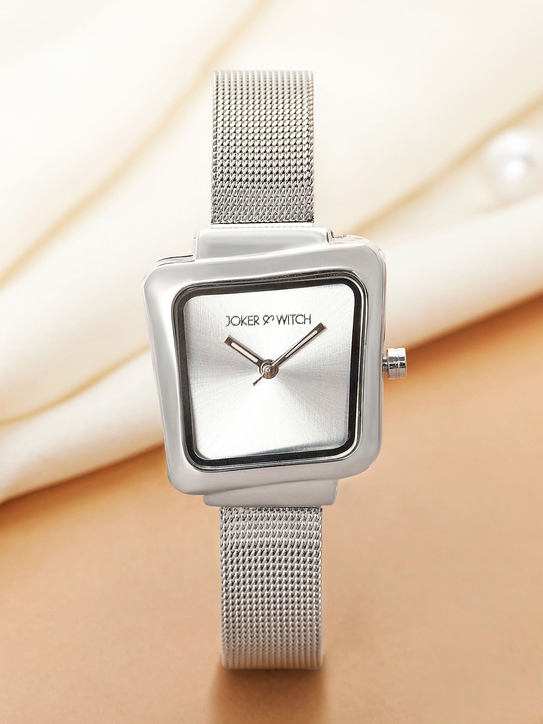 

JOKER & WITCH Women Dial & Stainless Steel Straps Analogue Watch AMWW1001, Silver