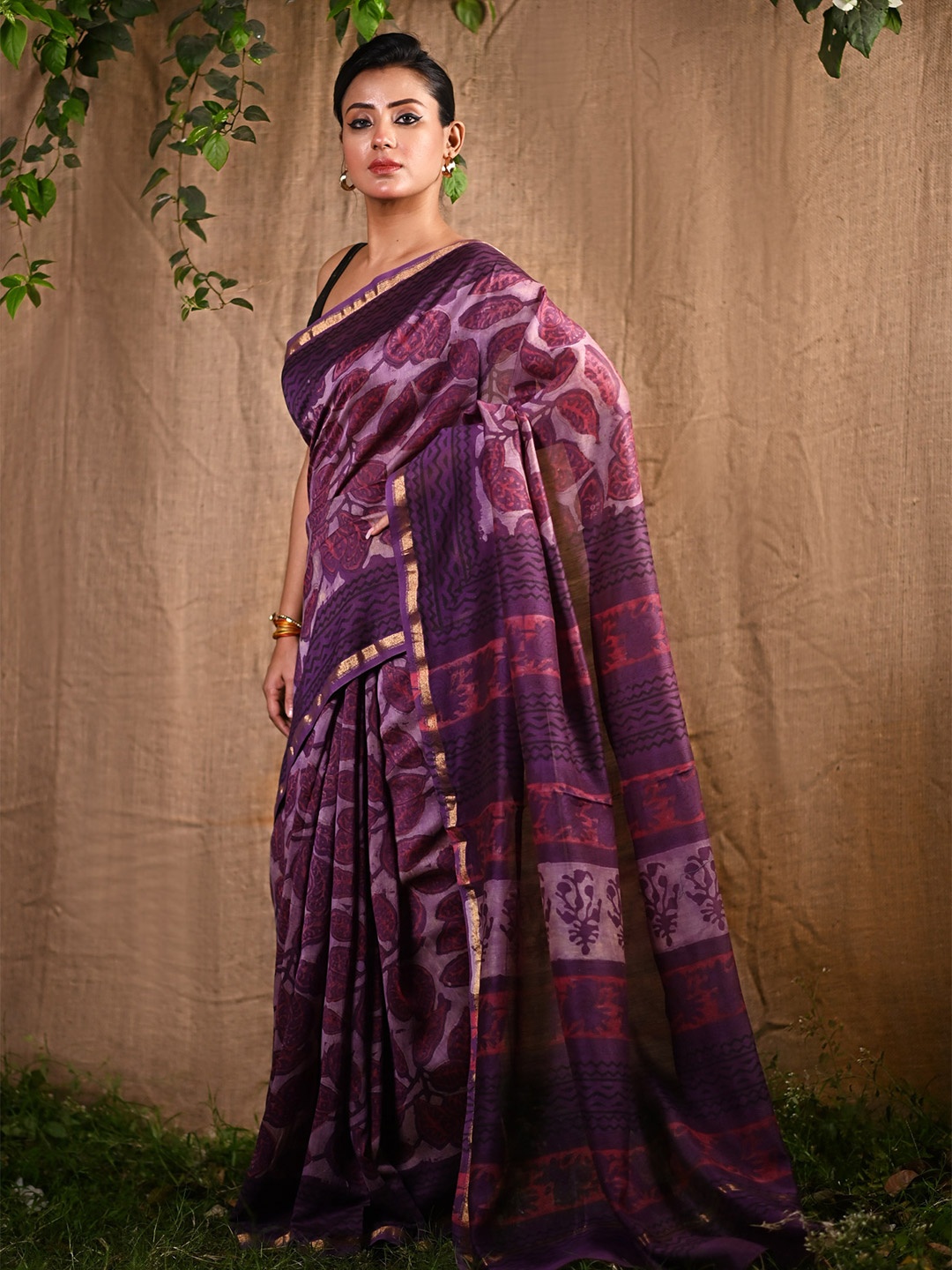 

Unnati Silks Floral Zari Handloom Chanderi Saree, Violet