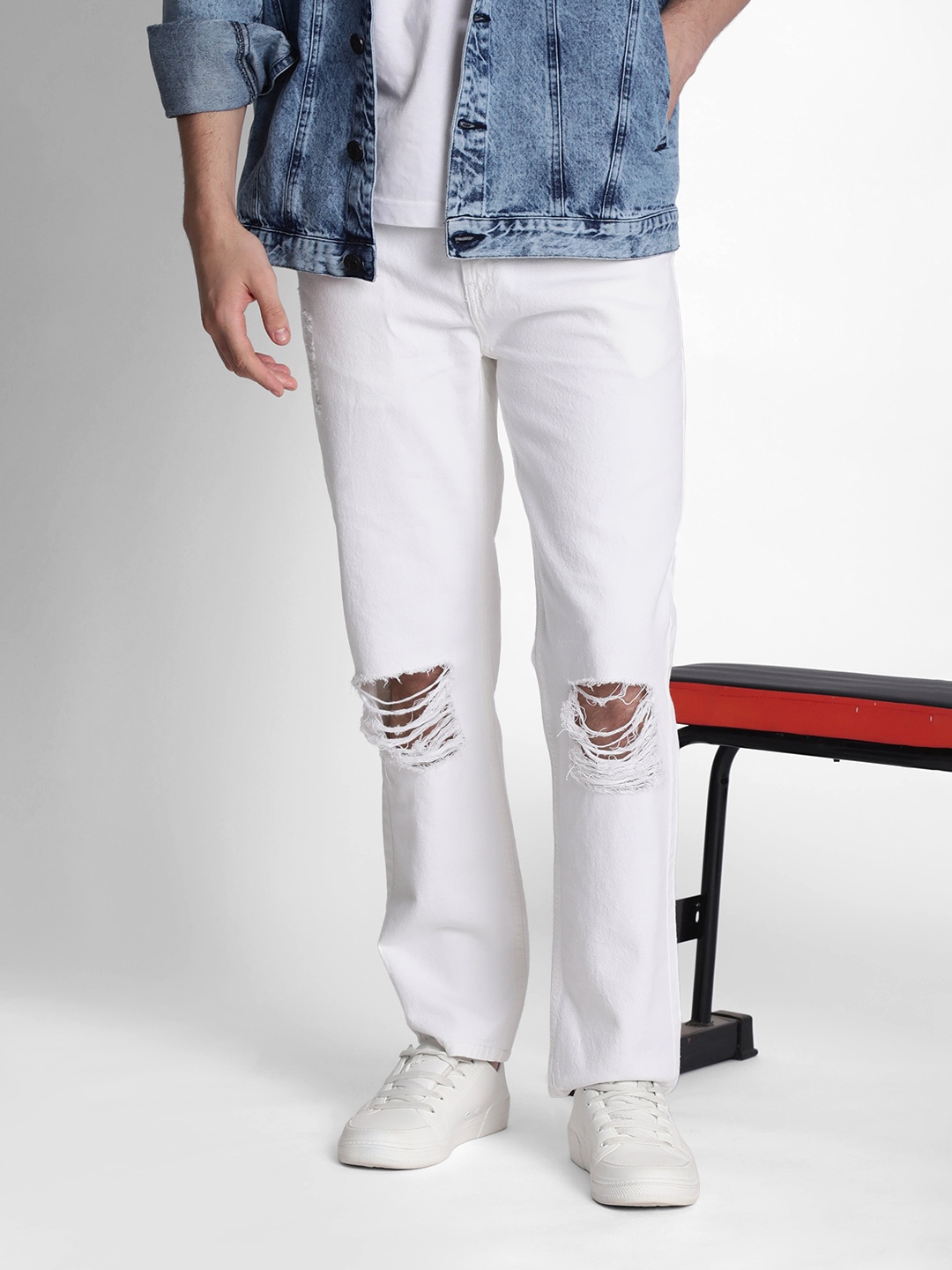 

Bene Kleed Men White Knee Slash Relaxed Fit Jeans