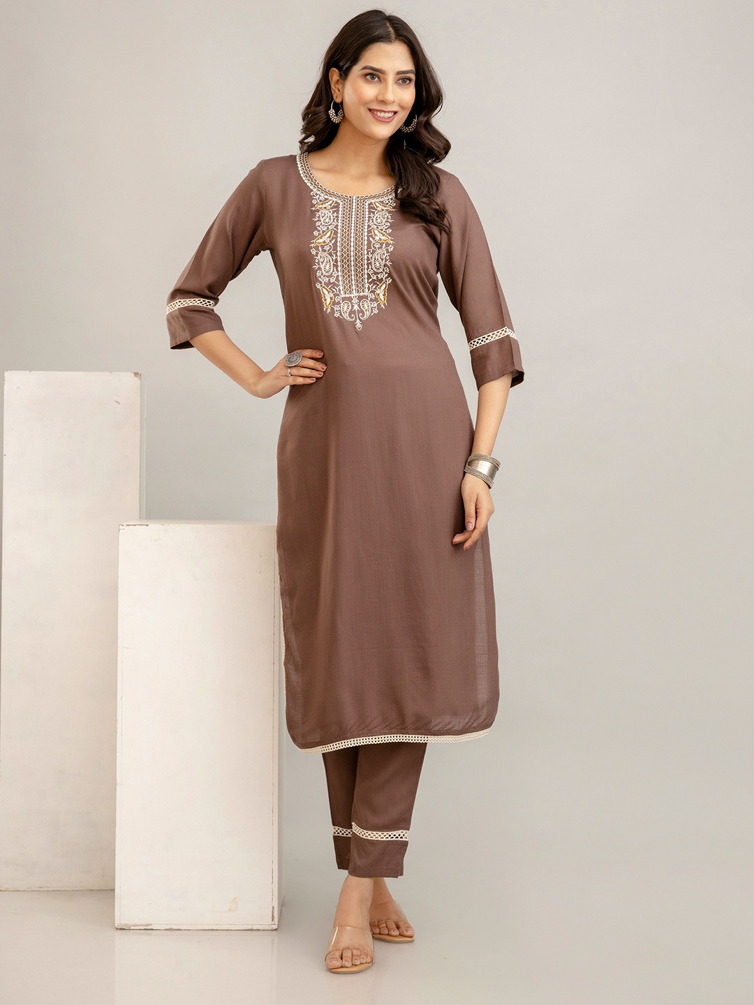 

DishaDakshin Floral Yoke Design Thread Work Straight Kurta with Trouser, Brown