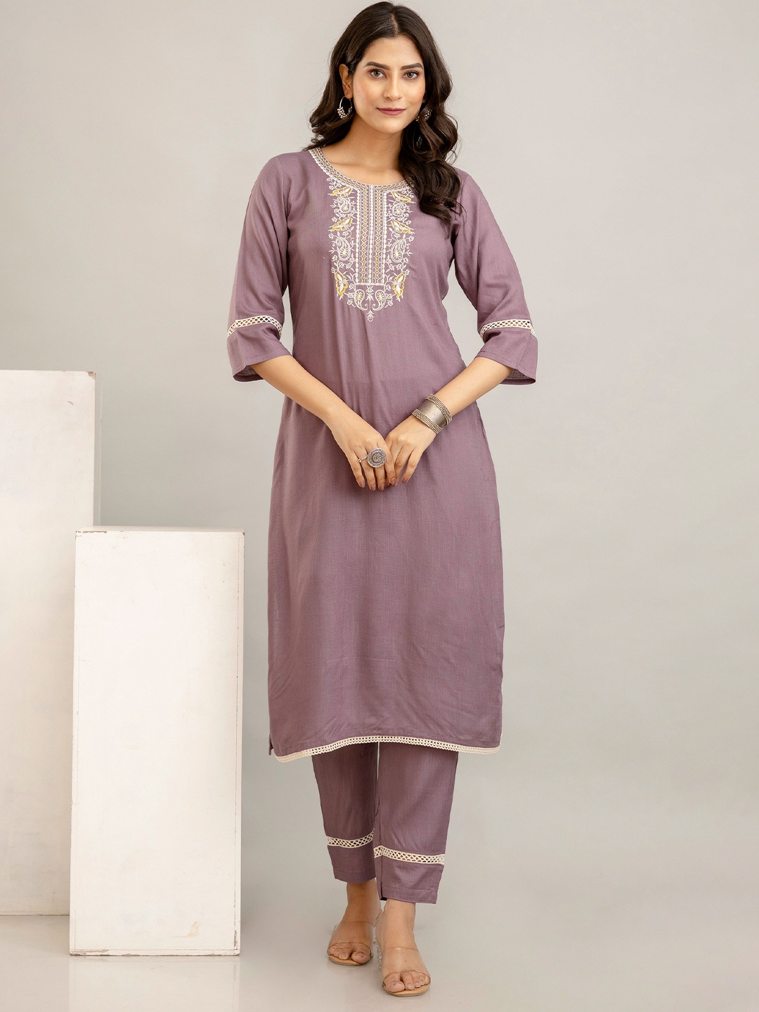 

DishaDakshin Floral Yoke Design Thread Work Straight Kurta with Trouser, Purple