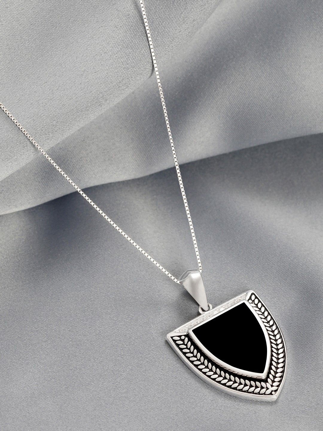 

Zavya 925 Sterling Silver Rhodium-Plated Diamond Shaped Pendant With Chain