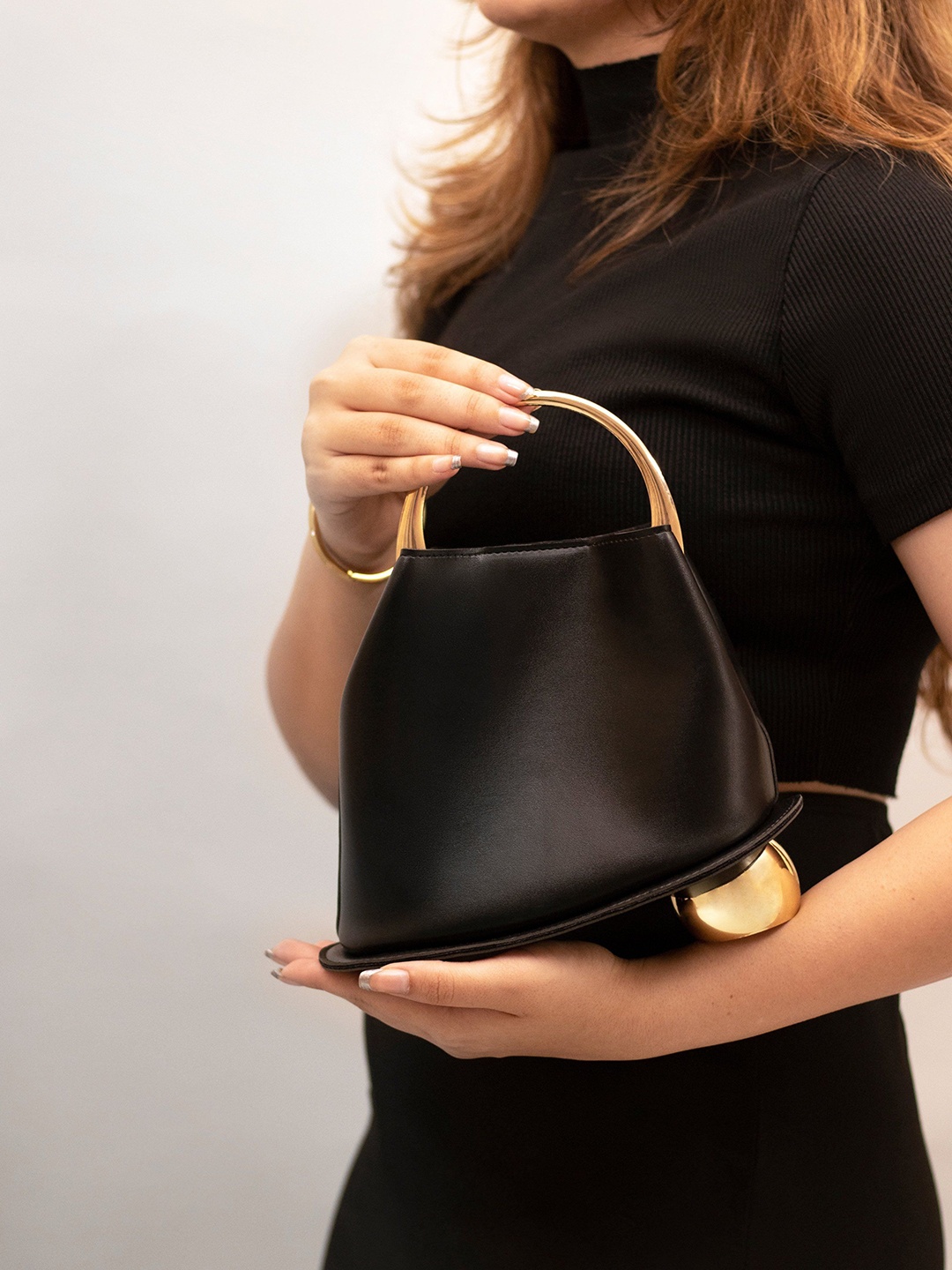 

RIVR Women Solid Bucket Leather Handheld Bag, Black