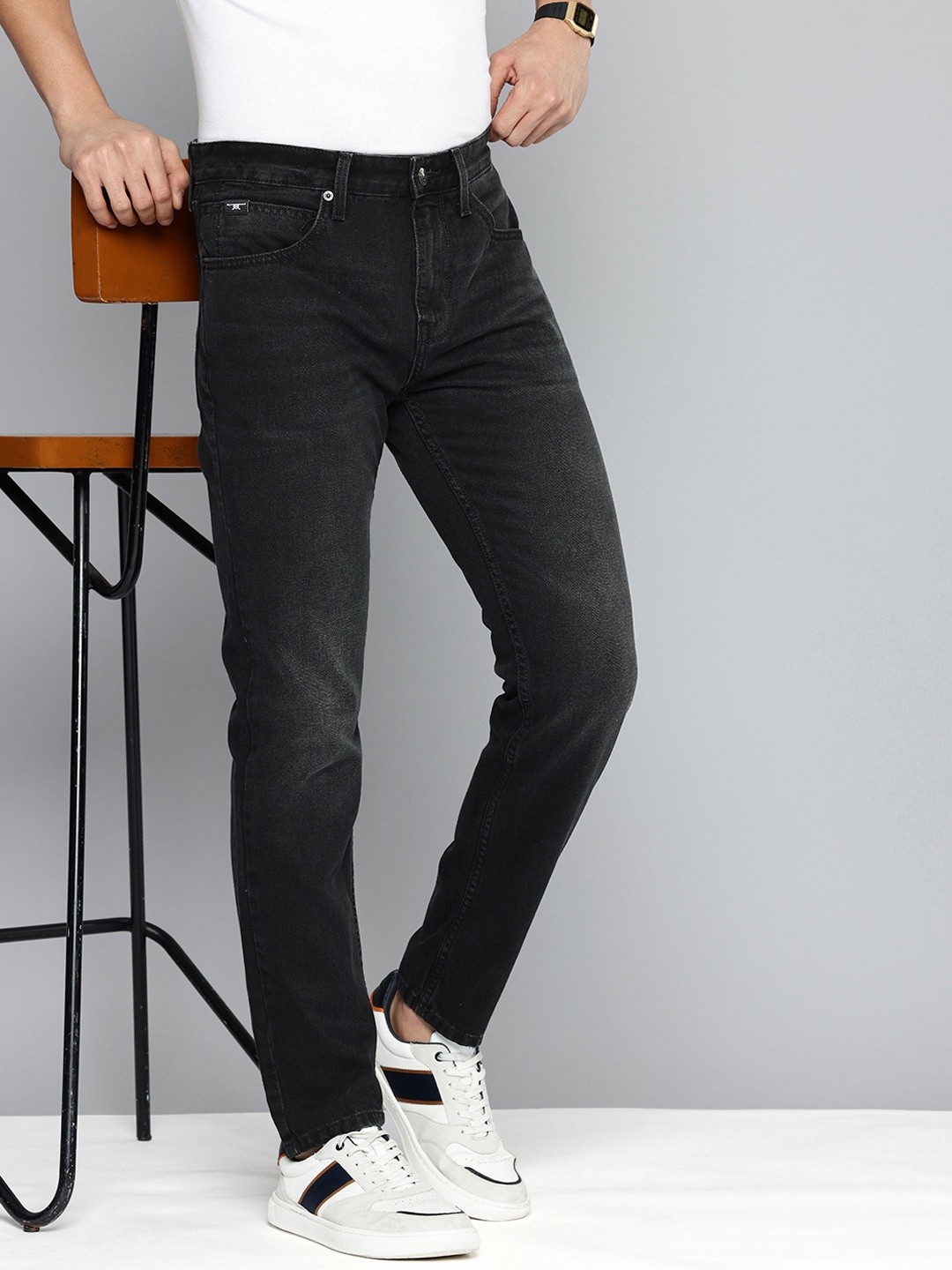 

Flying Machine Men Slim Tapered Fit Light Fade Pure Cotton Stretchable Jeans, Black