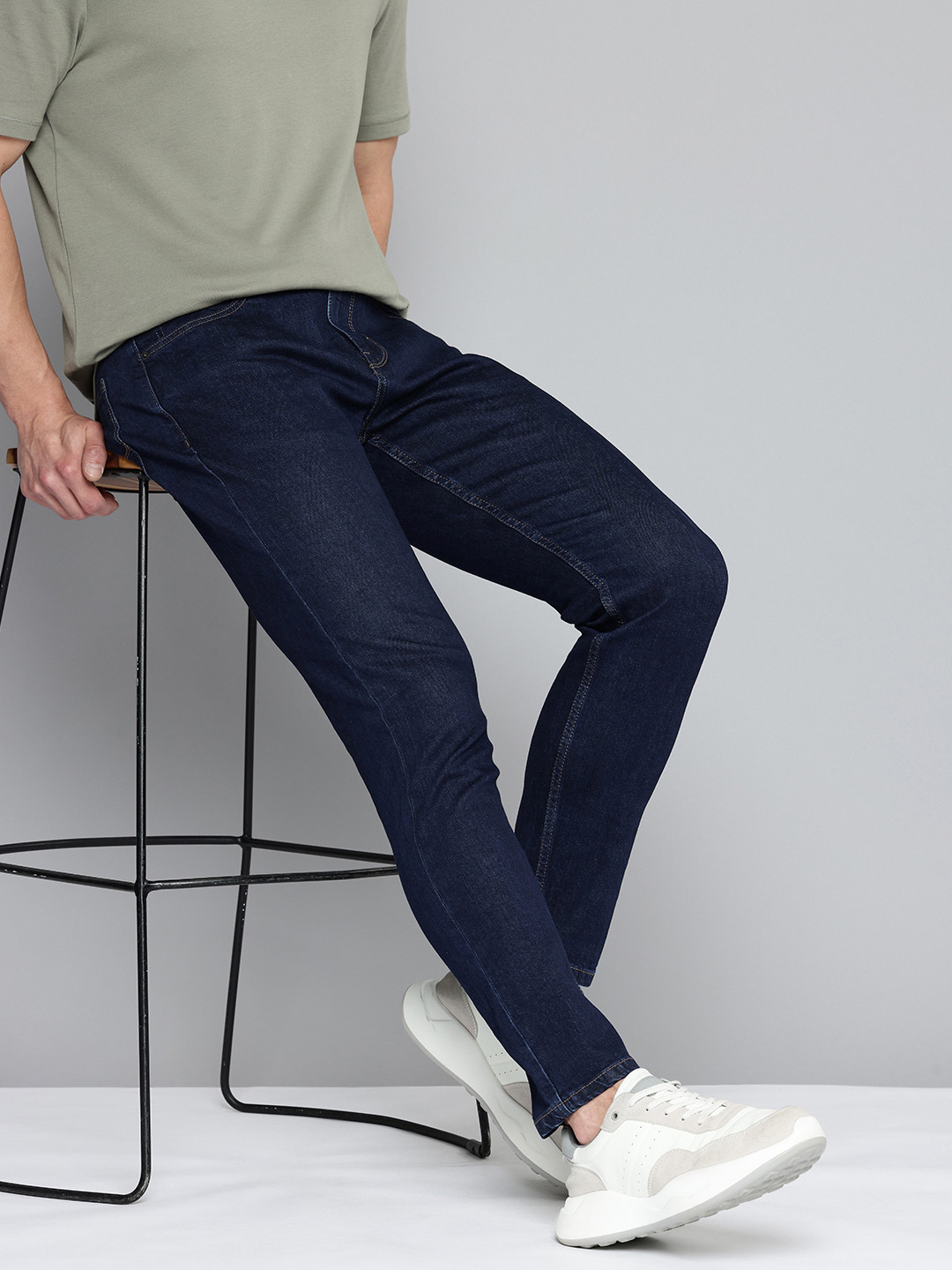 

Flying Machine Men Slash Slim Tapered Fit Light Fade Stretchable Jeans, Blue