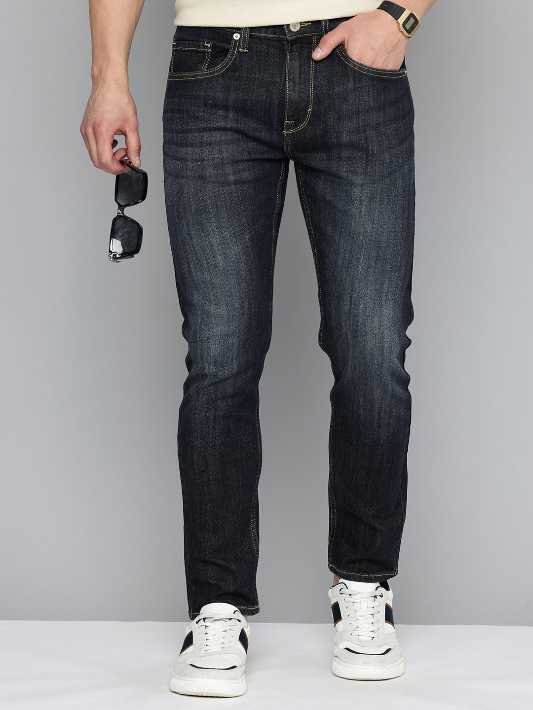 

Flying Machine Men Slash Slim Tapered Fit Light Fade Stretchable Jeans, Blue
