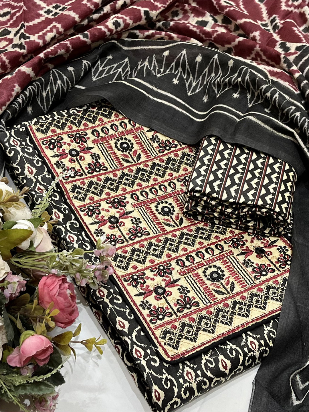 

SALWAR STUDIO Floral Printed Cotton Unstitched Dress Material, Black