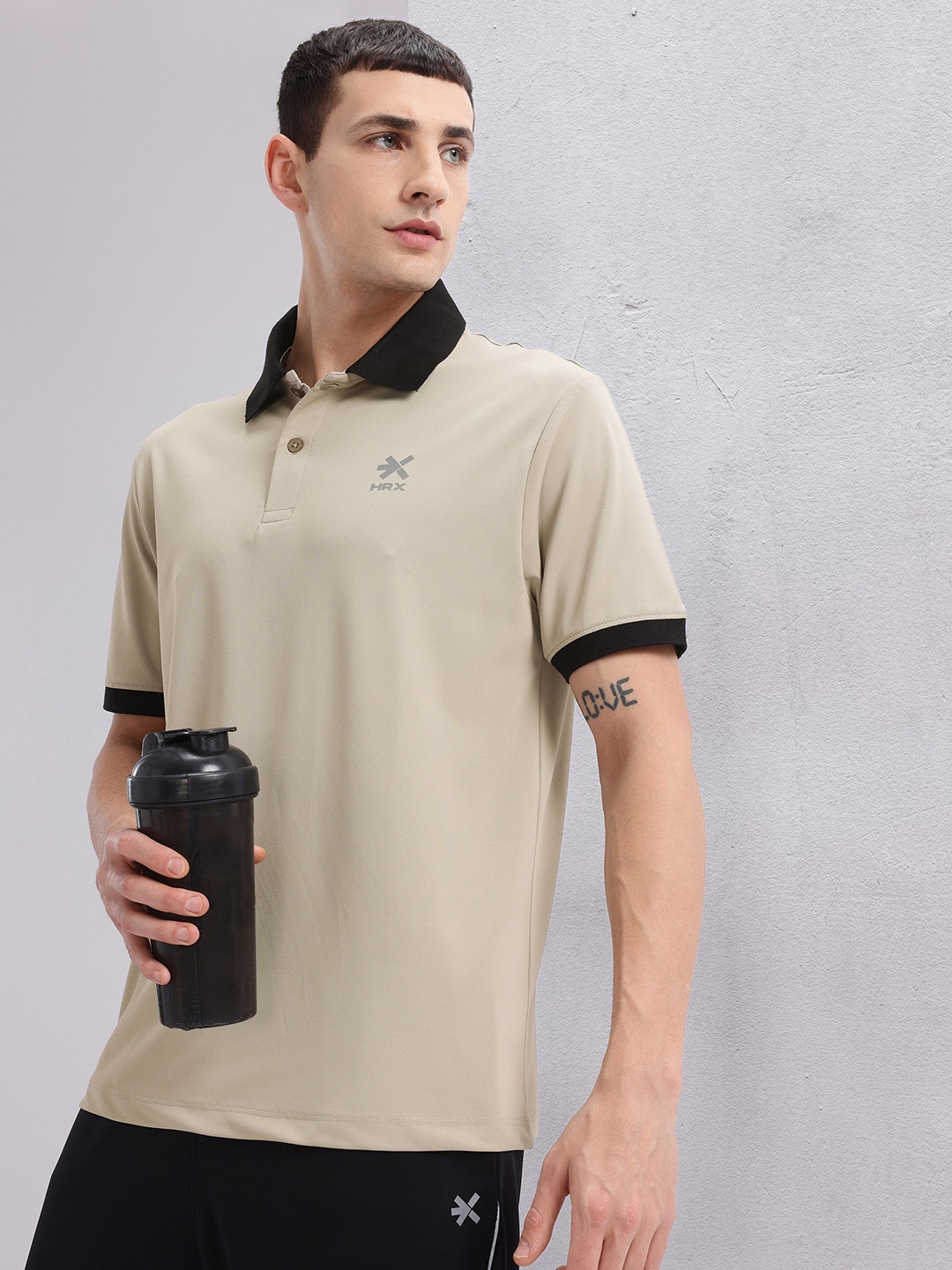 

HRX by Hrithik Roshan Contrast Polo Collar T-shirt with Reflective Brand Logo Detail, Beige