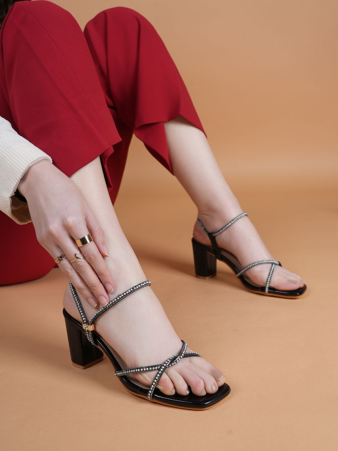 

DressBerry Women Embellished Block Sandals, Black