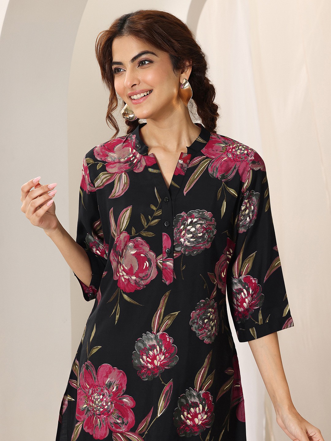 

Libas Mandarin Collar Printed Tunic, Black