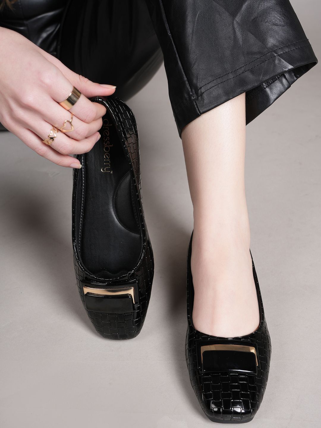 

DressBerry Women Party Ballerinas with Buckles Flats, Black