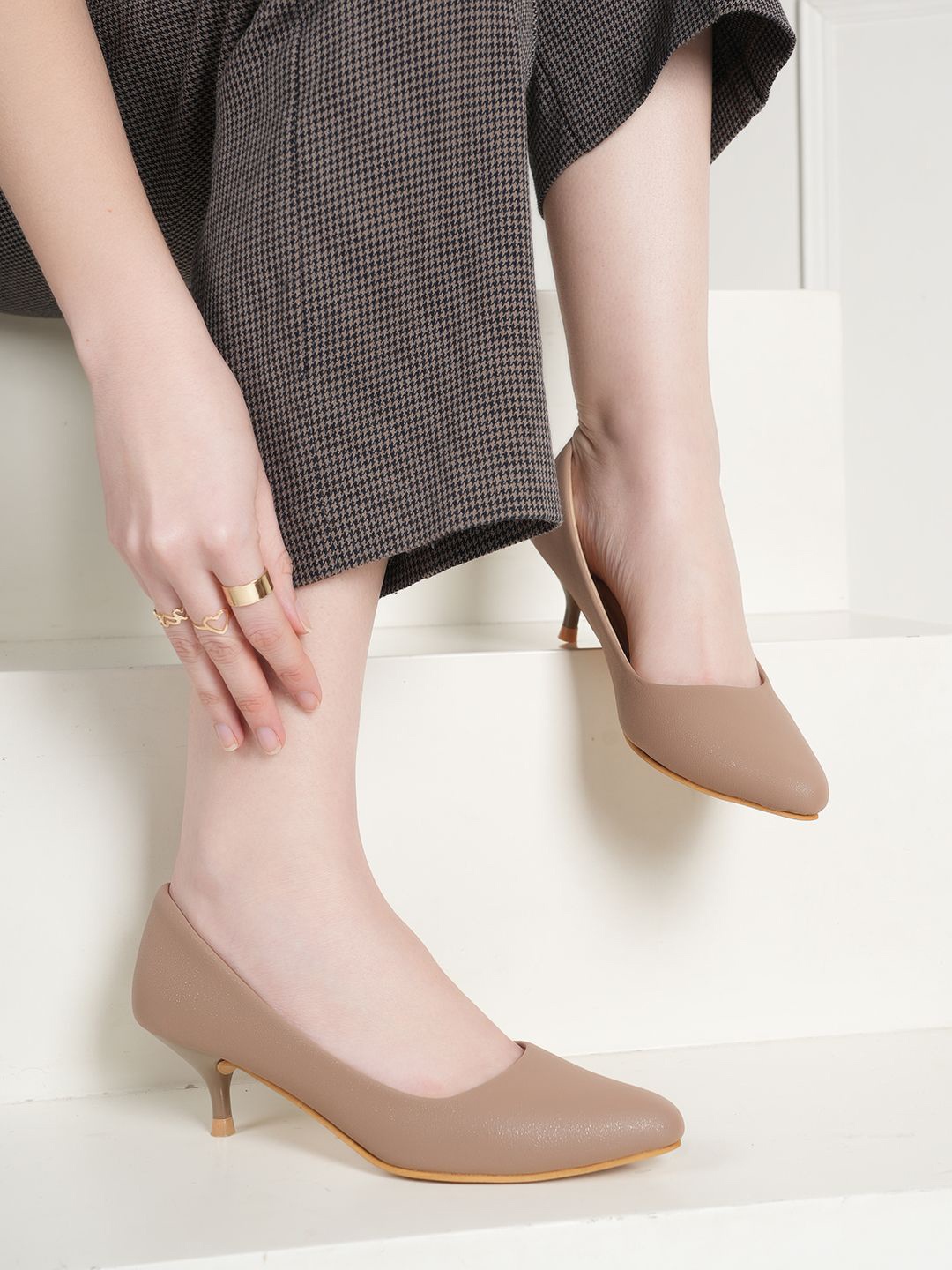 

Lavie Women Solid Kitten Pumps, Beige