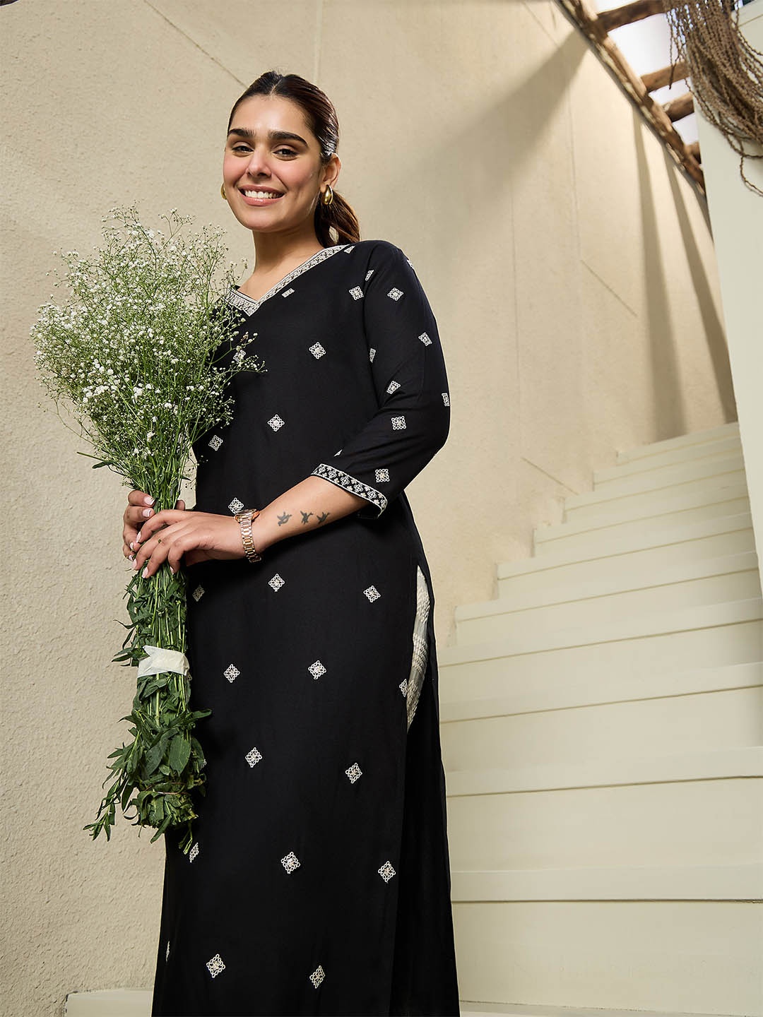 

Indo Era Floral Embroidered Thread Work Straight Kurta, Black