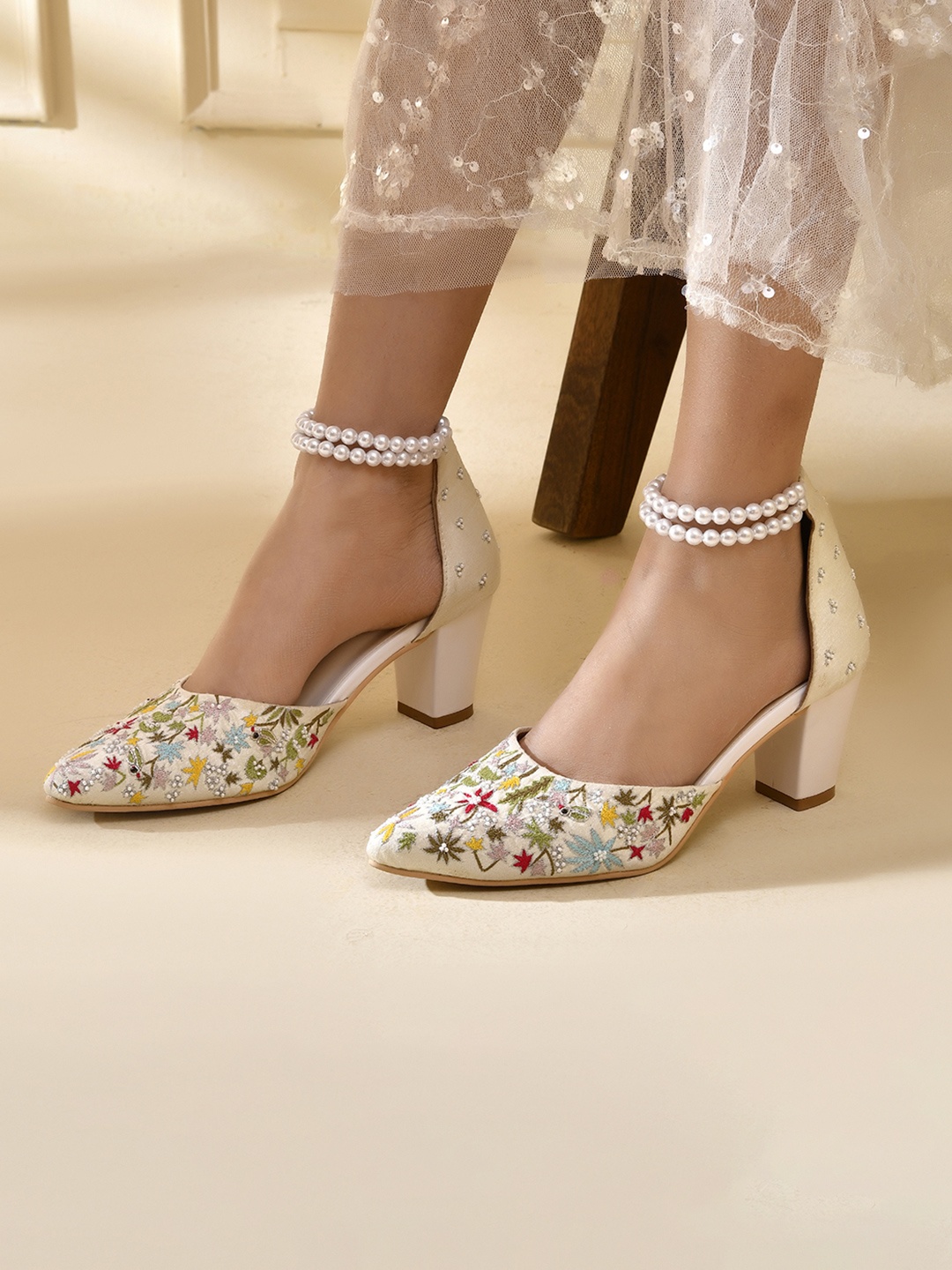 

La Fiza Embellished PU Block Pumps, White