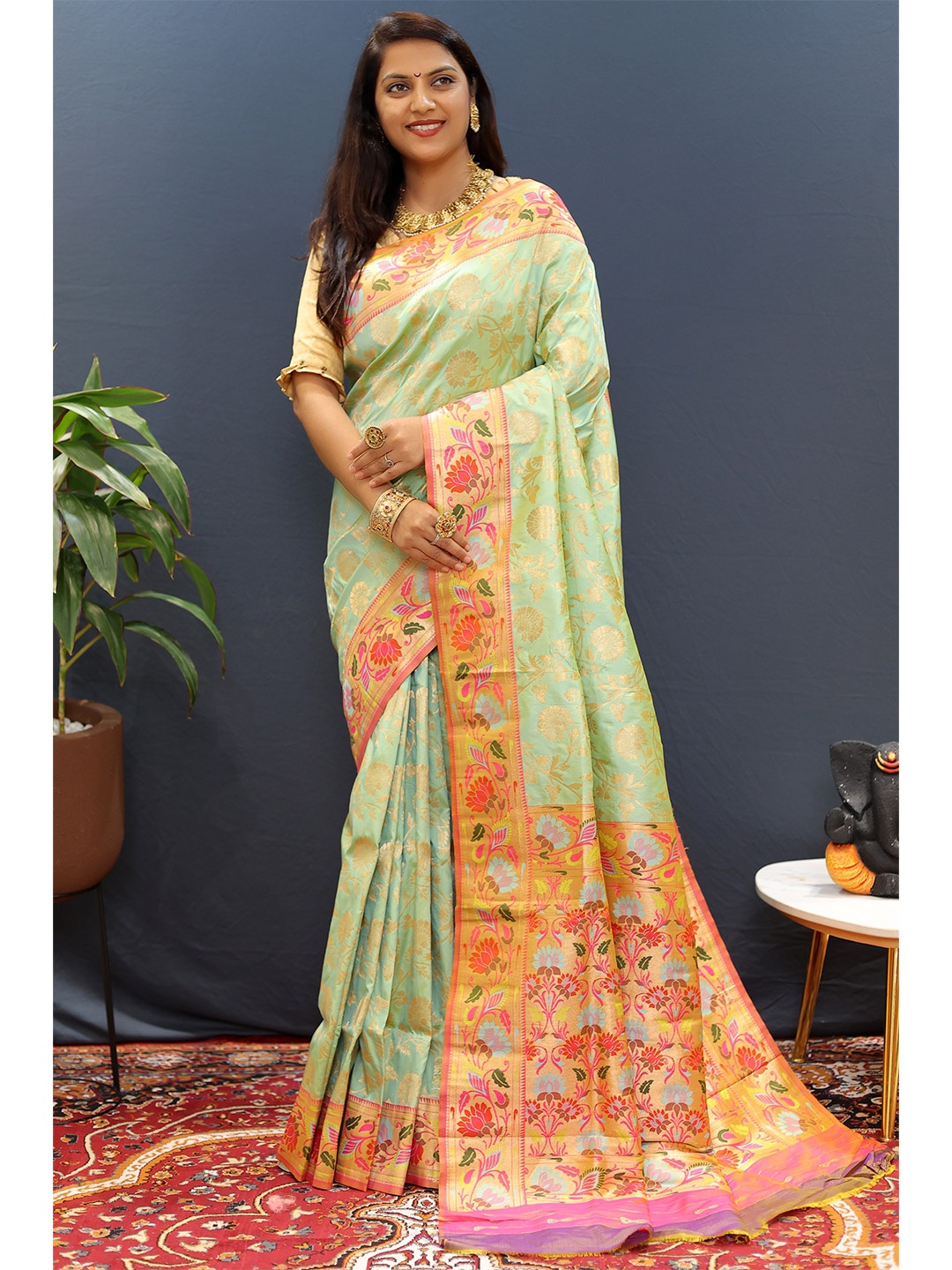 

Kandora Woven Design Zari Pure Silk Heavy Work Banarasi Saree, Green