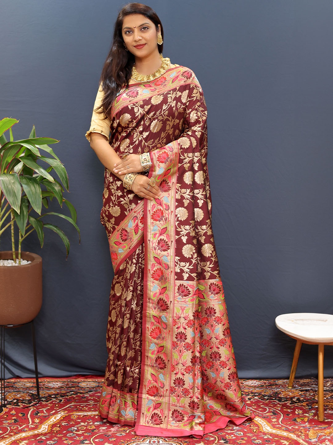 

Kandora Woven Design Zari Pure Silk Heavy Work Banarasi Saree, Maroon