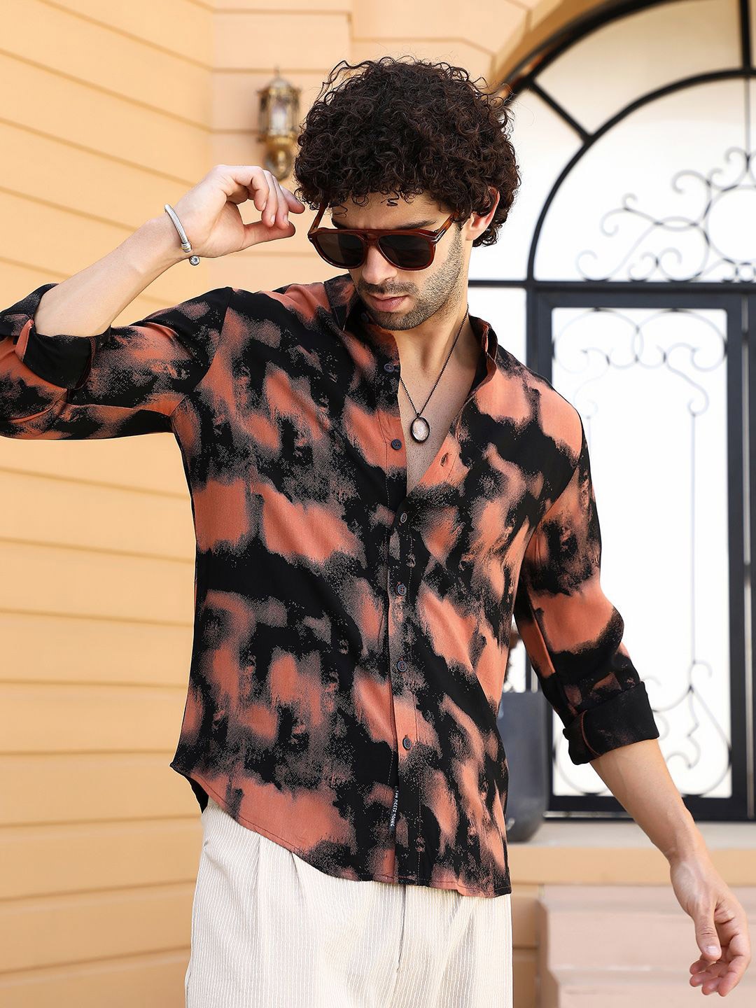 

Campus Sutra Men Comfort Regular Fit Spread Collar Abstract Printed Casual Shirt, Black