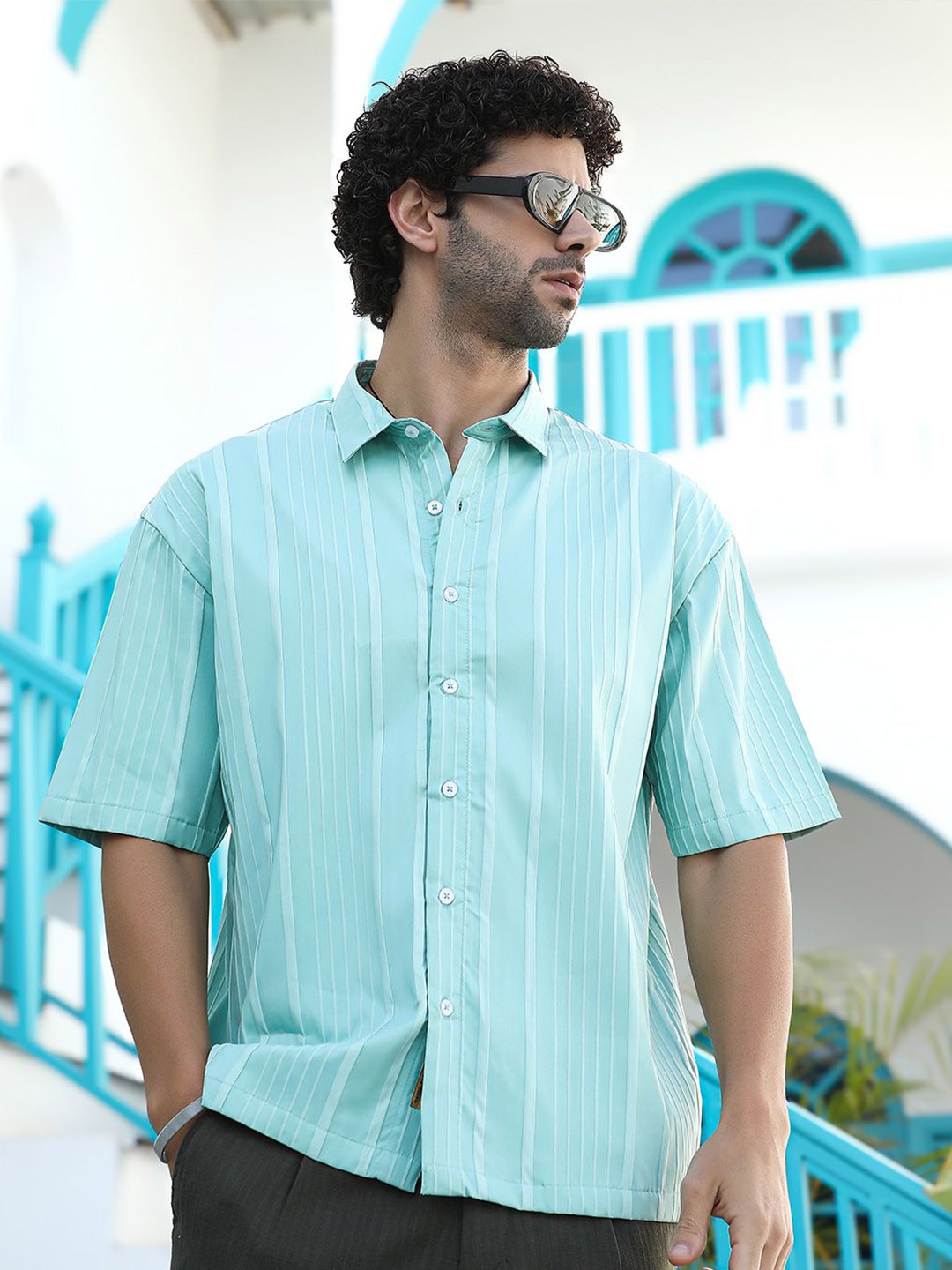 

Campus Sutra Men Comfort Oversized Fit Spread Collar Textured Casual Shirt, Green