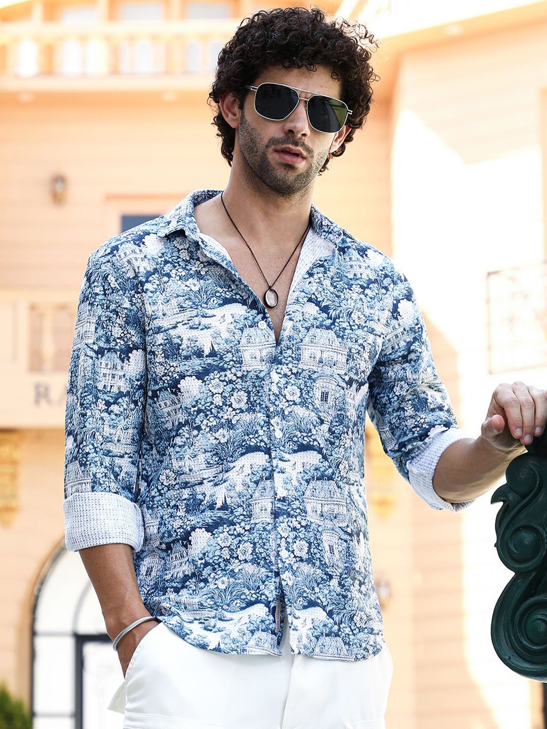 

Campus Sutra Men Comfort Fit Spread Collar Floral Printed Casual Shirt, Blue