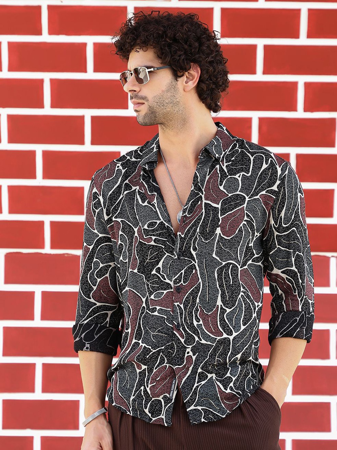 

Campus Sutra Men Comfort Fit Spread Collar Abstract Printed Casual Shirt, White