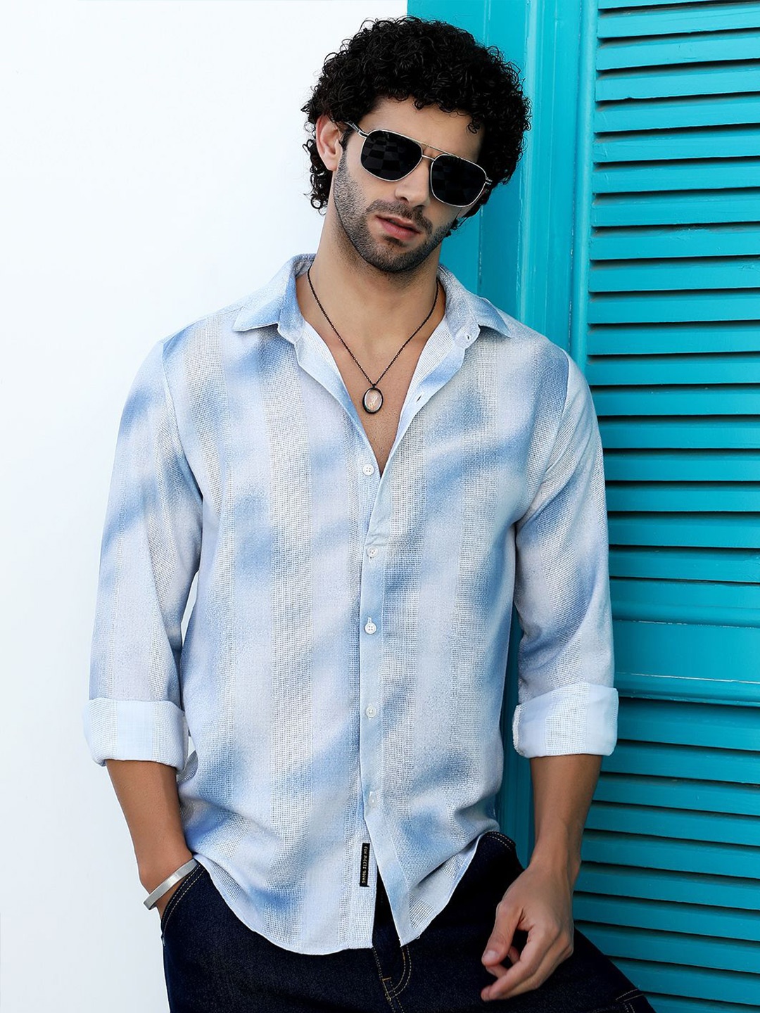 

Campus Sutra Men Comfort Fit Spread Collar Textured Cotton Casual Shirt, Blue