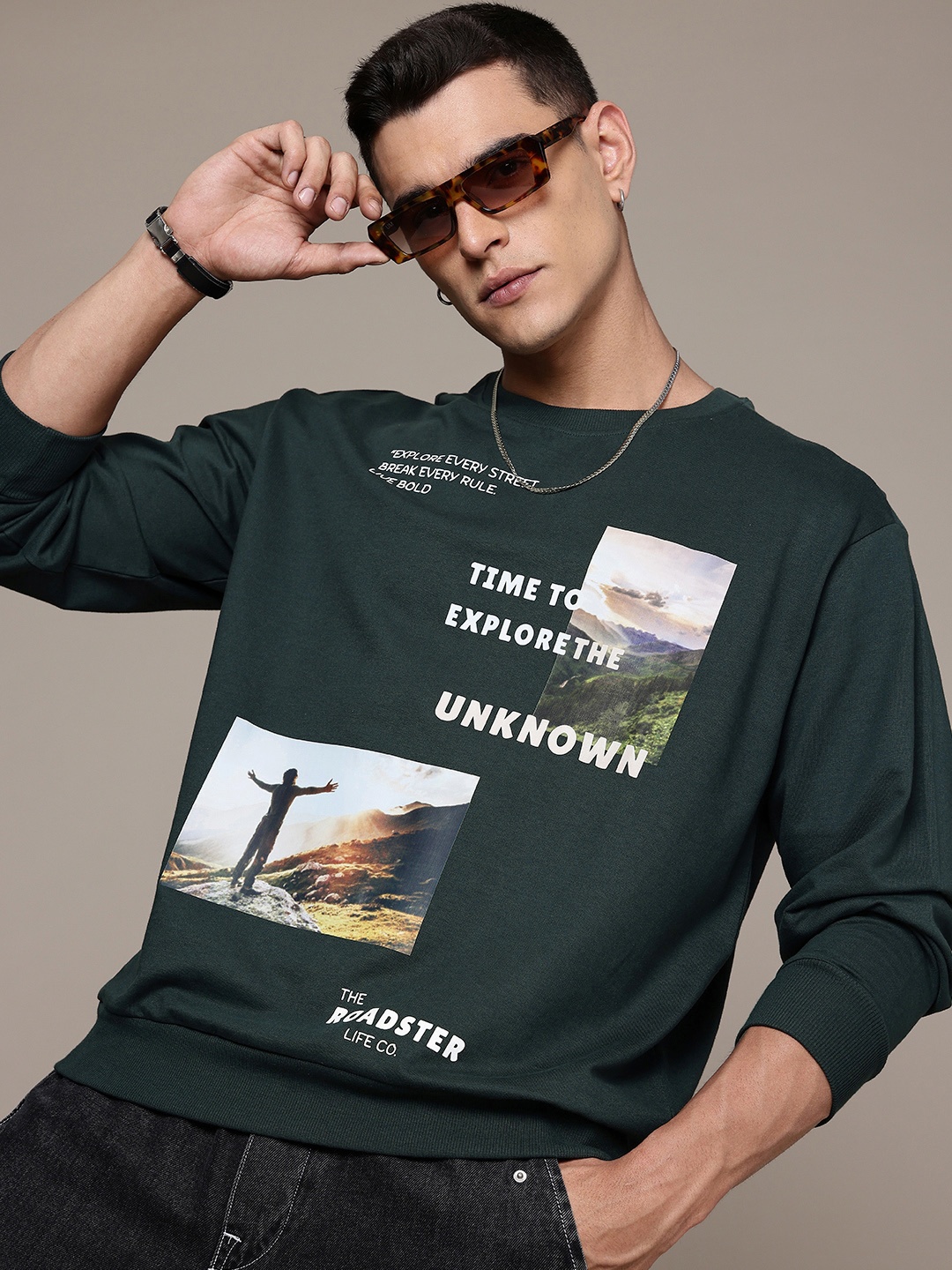 

The Roadster Lifestyle Co. Men Printed Relaxed Pure Cotton Sweatshirt, Green
