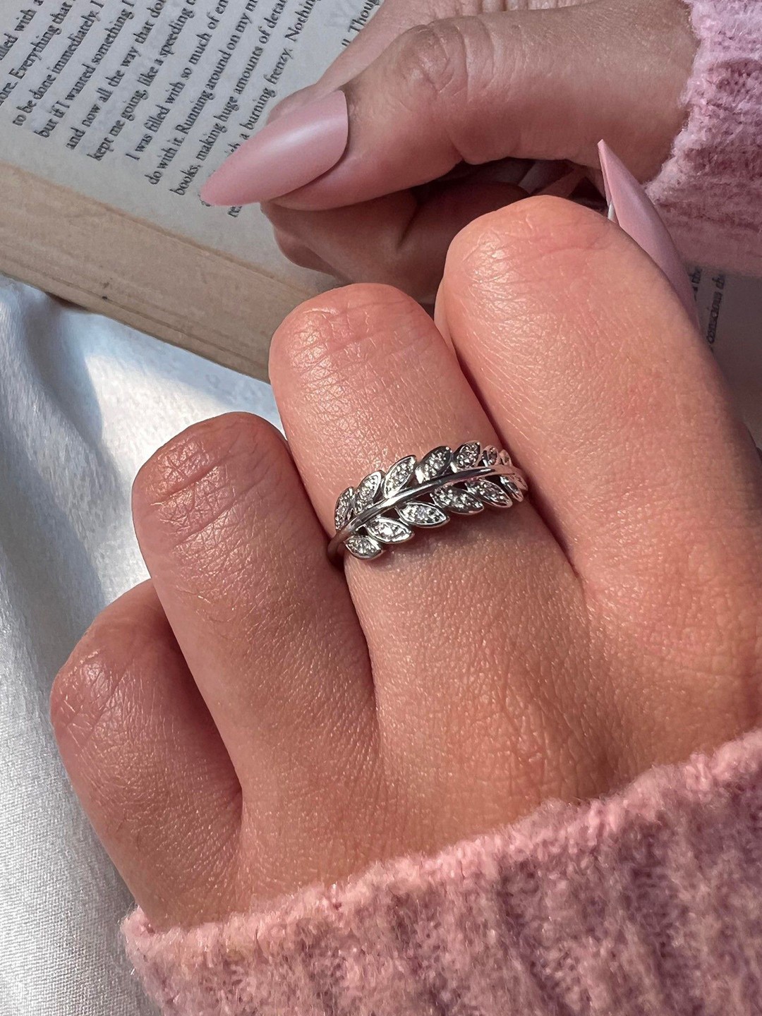 

ISHKAARA Silver-Plated Stone Studded Leaf Ring