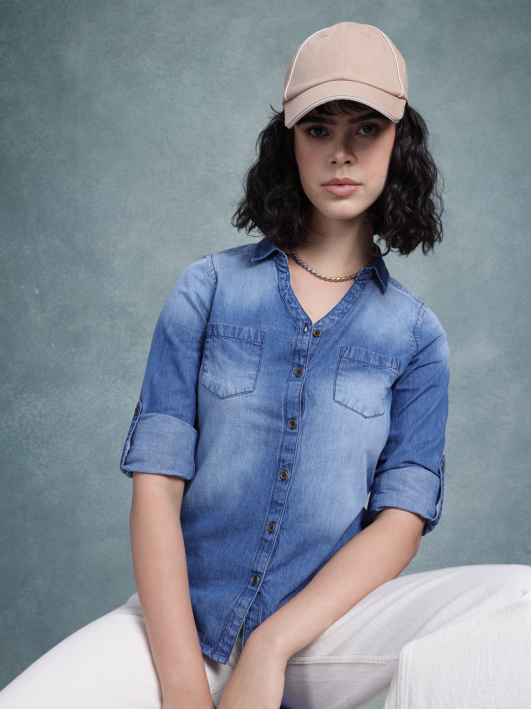 

The Roadster Lifestyle Co. Faded Roll Up Sleeves Denim Pure Cotton Casual Shirt, Blue